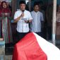 Wali Kota Palu Hadianto Rasyid secara langsung melepas jenazah Almarhum Arianto keperistirahatan terakhirnya di Kelurahan Mamboro, Kota Palu. Foto: Humas Pemkot Palu