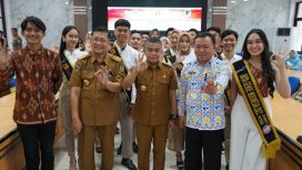 Wali Kota Palu Hadianto Rasyid bersama para duta GenRe Kota Palu. Foto: Humas Pemkot Palu