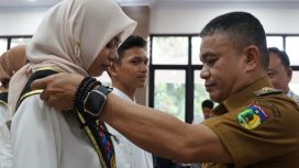 Wali Kota Palu Hadianto Rasyid mengukuhkan Duta Generasi Berencana (GenRe) Kota Palu dan Duta GenRe kelurahan tahun 2023. Foto: Humas Pemkot Palu