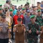 Wali Kota Palu Hadianto Rasyid saat bersama Satgas Pancasila. Foto: Humas Pemkot Palu