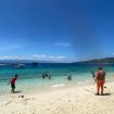 Personel Basarnas Palu saat melakukan siaga SAR di objek wisata. Foto: Basarnas Palu