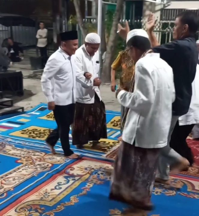 
 Tangkapan layar Wali Kota Palu Hadianto Rasyid saat asik menari tarian Jepeng. Foto: instagram Hadianto Rasyid