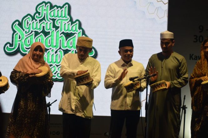 
 Wali Kota Palu Hadianto Rasyid saat membuka kegiatan Festival Raodhah di Kompleks Alkhairaat. Foto: Humas Pemkot Palu