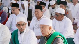 Alimuddin Paada saat menghadiri Haul Guru Tua ke-55. Foto: Humas DPRD Sulteng