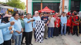 Wali Kota Palu Hadianto Rasyid melepas peserta jalan santai di Palu. Foto: Humas Pemkot Palu