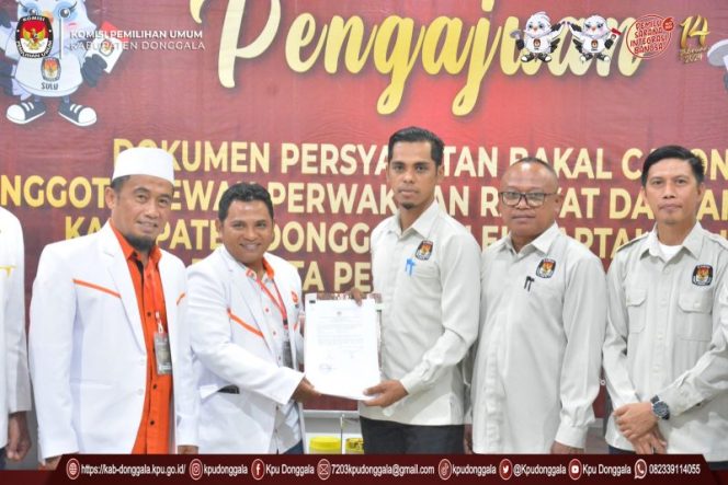 
 PKS menyerahkan dokumen pendaftaran bacaleg di KPU Donggala. Foto: istimewa
