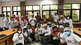 Aksi gabungan tenaga kesehatan di Kota Palu yang menggelar aksi damai menolak RUU Kesehatan. Foto: istimewa