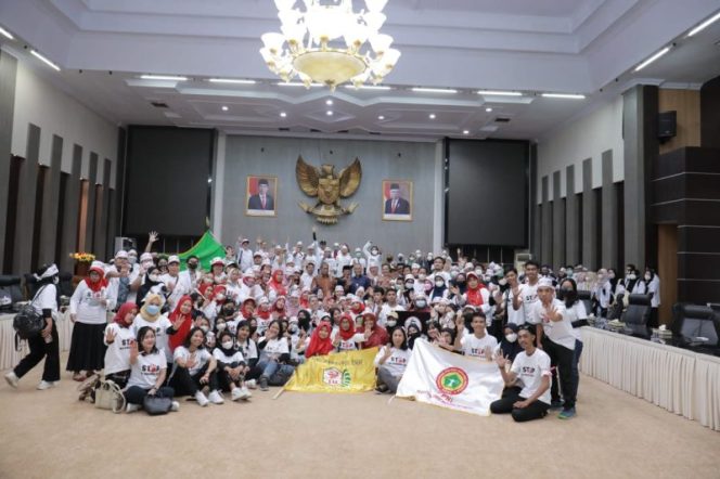 
 Tenaga Kesehatan se-Sulawesi Tengah menggelar aksi damai menolak RUU Kesehatan.  Foto: Humas DPRD Sulteng