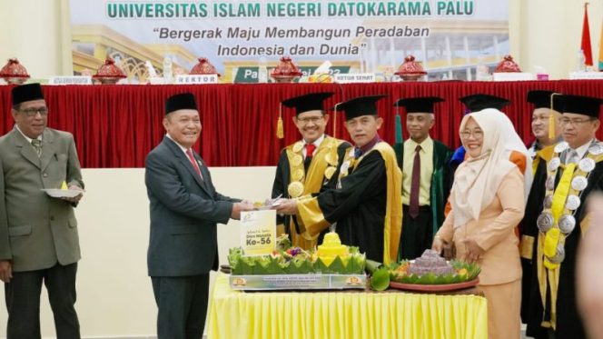 
 Ketua Komisi IV DPRD Provinsi Sulteng Alimuddin Paada menghadiri peringatan Dies Natalis ke 56 Universitas Islam Negeri (UIN) Datokarama Palu. Foto: Humas DPRD Sulteng