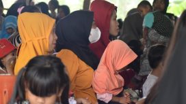 Suasana Bakti Sosial Ikatan Dokter Indonesia (IDI) Cabang Palu Peduli Stunting di Gedung Pertemuan Kelurahan Layana Indah. Foto: Humas Pemkot Palu