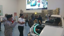 Menko Luhut saat melihat langsung progres proyek baterai listrik di Kawasan PT IMIP Morowali, Jumat, 12 Mei 2023. Foto: Istimewa