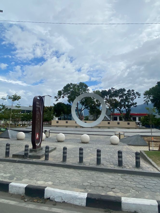 
 Logo Alfamidi akhirnya terpampang di taman nasional Kota Palu. Foto: istimewa