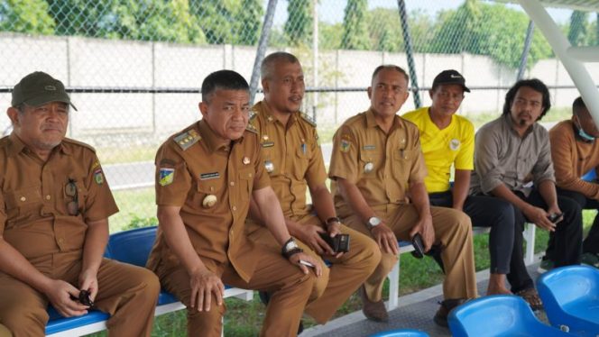 
 Wali Kota Palu Hadianto Rasyid meninjau sejumlah lapangan Sepak Bola di Kota Palu, pada Senin, 26 Juni 2023. Foto: Dok. Pemkot Palu