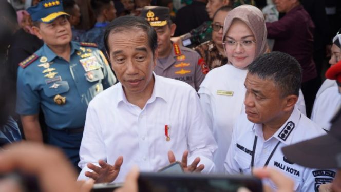 
 Presiden Jokowi saat blusukan di Pasar Masomba, Kota Palu, Rabu, 30 Agustus 2023. Foto: Istimewa