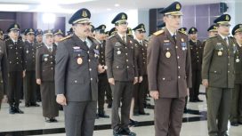 Sebelum mengadakan upacara peringatan Hari Bhakti Adhyaksa (HBA) yang ke-63, Kepala Kejaksaan Tinggi Sulawesi Tengah (Kajati Sulteng) Agus Salim bersama jajaran mengikuti upacara secara virtual yang dipimpin lamgsung Presiden RI Joko Widodo dan Jaksa Agung RI. Foto: Istimewa