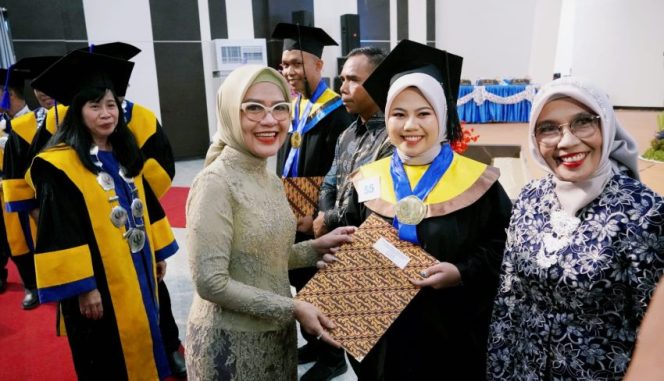 
 Pesan Inspiratif dari Nilam Sari untuk Wisudawan Untad ke-119. Foto: Istimewa