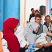 Jokowi menyalurkan bantuan beras kepada para keluarga penerima manfaat (KPM), di Gudang Bulog Purwasari, Kabupaten Karawang, Jawa Barat, Kamis, 14 September 2023. Foto: BPMI Setpres/Laily Rachev.
