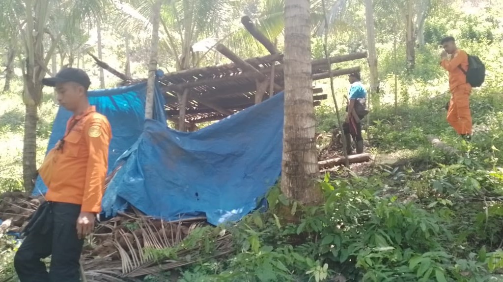 Tim SAR turun tangan cari Rusdi, warga Banggai yang diduga hilang saat mencari kayu bakar di kebunnya.