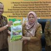 Wakil Wali Kota Palu dr Reny Lamadjido secara simbolis menerima bantuan beras dari Pemerintah Daerah Sulawesi Tengah, Selasa, 5 September 2023. Foto: Istimewa
