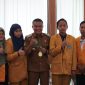 Wali Kota Palu, Hadianto Rasyid, menerima kunjungan para siswa SD Putra Kaili Permata Bangsa yang telah meraih sejumlah prestasi di ajang tingkat nasional pada Selasa, 12 September 2023 di ruang kerjanya. Foto: Istimewa