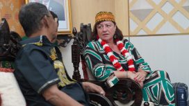 Sekretaris Parlemen Jerman Barbel Kofler dan rombongan tiba di Bandara Mutiara Sis Aljufri pada Senin malam, 23 Oktober 2023, setelah perjalanan dari Bandara Sultan Hasanuddin, Makassar, Sulawesi Selatan. Foto: Istimewa