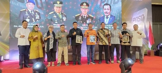 
 Peluncuran buku berjudul Poso di Balik Operasi Madago Raya. Dalam buku ini menceritakan kisah dua Jenderal yang berhasil taklukan terorisme Poso, Sulawesi Tengah. Foto: Istimewa