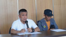 Wali Kota Palu, Hadianto Rasyid (kiri) saat berdialog dengan masyarakat Kayumalue Pajeko. Foto: Istimewa