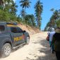 Jurnalis Sulteng berjalan kaki kurang lebih 6 Kilometer menuju acara Kawasan Pangan Nasional di Desa Talaga, Kabupaten Donggala, Rabu, 4 Oktober 2023. Foto: Istimewa