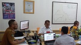 Sekda Zulfinasran saat memimpin rapat mengenai Izin Kegiatan Skala Besar di Kabupaten Parigi Moutong yang Harus Patuhi Kajian Lingkungan. Foto: Diskominfo Parimo