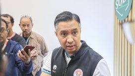 Tenaga Ahli Kemenpora Bidang Diaspora dan Kepemudaan Hamdan Hamedan saat mengunjungi Information Center Piala Dunia U-17 Surakarta, Sabtu (2/12/2023). Foto: Dok. Kemenpora RI
