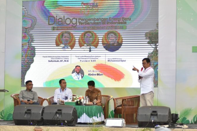 
 Festival Media ke-2 tahun 2023 di Taman Gor Palu menggelar dialog Pengembangan Energi Baru Terbarukan pada hari kedua, Senin 11 Desember 2023. Foto: Istimewa