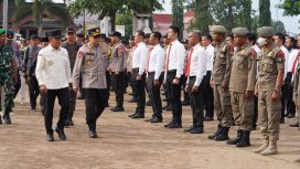 Wali Kota Palu, Hadianto Rasyid memimpin Apel Gelar Pasukan Operasi Lilin 2023 di halaman Kantor Wali Kota Palu, Kamis, 21 Desember 2023. Foto: Istimewa