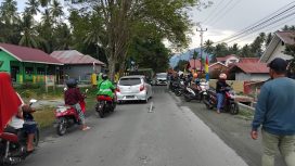 Seorang ibu berinisial M (35) dan anaknya S (4) mengalami kecelakaan lalu lintas di Kelurahan Uentenga Atas, Kecamatan Ratulindo, Kabupaten Tojo Una-Una (Touna), Kamis, 21 Desember 2023. Foto: Dok. PaluPoso/JF