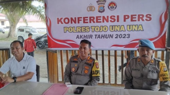 
 Polres Touna gelar konferensi pers kasus terjadi di Tojo Una-Una sepanjang tahun 2023, Jumat, 29 Desember 2023. Foto: JF/PP