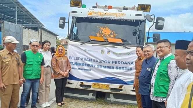 
 Deputi Bidang UKM Kementerian Koperasi dan UKM Hanung Harimba Rachman melepas ekspor perdana Durian Parigi Moutong ke Thailand, Senin, 15 Januari 2024. Foto: Istimewa