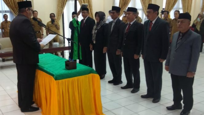 
 Pj Bupati Parigi Moutong Lantik 6 Pejabat Tinggi Pratama Daerah setempat, Senin, 22 Januari 2024. Foto: Istimewa