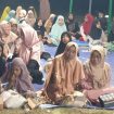 Warga dan Pemerintah Kecamatan Ampana Kota, Kabupaten Tojo Una-una, menggelar zikir dan doa pada malam pergantian tahun baru 2024. Foto: JF-PP