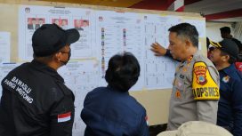 Richard Arnaldo bersama rombongan mengunjungi beberapa TPS di wilayahnya, Rabu 14 Februari 2024. Foto: Istimewa