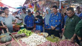 Wali Kota Palu diwakili Kepala Dinas Perdagangan dan Perindustrian Kota Palu, Zulkifli, menghadiri acara peluncuran kegiatan Pasar Pangan Segar Aman (Pas Aman) tingkat Provinsi Sulawesi Tengah (Sulteng). Acara ini diselenggarakan di Pasar Tradisional Masomba, Kota Palu, pada Senin, 19 Februari 2024. Foto: Istimewa
