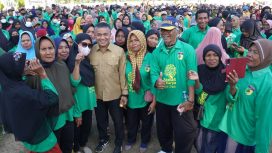 Wali Kota Palu, Hadianto Rasyid saat memberikan arahan dalam pelaksanaan Apel Bersama seluruh anggota Padat Karya pada Kamis, 31 Agustus 2023, di Halaman Kantor Wali Kota Palu. Foto: Dok. Pemkot Palu
