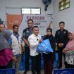 Wali Kota Palu Bagikan Paket Sembako Ramadan kepada Masyarakat Kurang Mampu, Kamis 21 Maret 2024, di Kecamatan Mantikulore. Foto: Istimewa