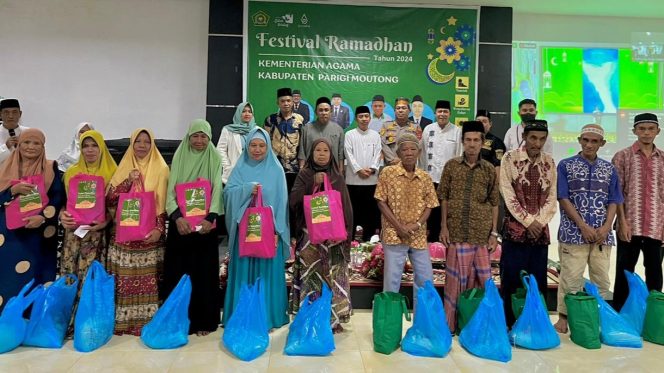 
 Festival Ramadan Nasional ini juga diisi dengan pembagian sekitar 600 paket Ramadan kepada warga Parimo, Jumat 22 Maret 2024. Foto: Diskominfo Parimo