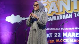 Sekot Palu, Irmayanti Pettalolo, di acara Doa Bersama Santri, di JBK Blok Market, Jalan Soekarno Hatta, Kota Palu, Jumat 22 Maret 2024. Foto: Istimewa