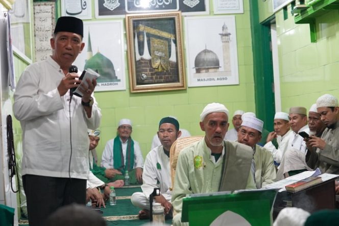 
 Wali Kota Palu diwakili Asisten Bidang Administrasi Umum Sekretariat Kota Palu Imran Lataha menghadiri Halal Bihalal yang digelar Majelis Zikir Nurul Khairaat, pada Minggu, 21 April 2024. Foto: Pemkot Palu