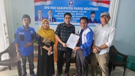 Erwin Burase bersama tim pemenangannya menyerahkan dokumen pendaftaran sebagai Bakal Calon Bupati Kabupaten Parigi Moutong ke Dewan Pimpinan Wilayah (DPD) Partai Amanat Nasional (PAN) Kabupaten Parigi Moutong, Rabu 24 April 2024. Foto: Istimewa