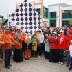 Wali Kota Palu Hadianto Rasyid Lepas Jalan Santai Dalam Rangka Hardiknas 2024, di Kantor Dinas Pendidikan Kota Palu, Minggu 28 April 2024. Foto: Pemkot Palu