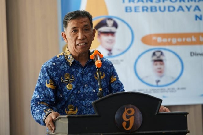 
 Asisten Bidang Administrasi Umum Sekretariat Kota Palu Imran Lataha secara resmi membuka Seminar Pendidikan, Kamis 25 April 2024. Foto: Pemkot Palu