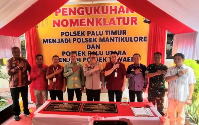 
 Peresmian dua polsek di Palu berlangsung di halaman kantor Polsek Mantikulore, Kamis 2 Mei 2024. Foto: Istimewa