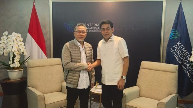 
 Ketua Umum PAN Zulkifli Hasan (kiri) dan Erwin Burase. Foto: Istimewa