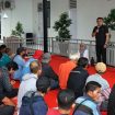 Wali Kota Palu Hadianto Rasyid mengadakan pertemuan dengan ratusan Juru Parkir (Jukir) se-Kota Palu, Sabtu, 29 Juni 2024, di rumah dinasnya. Foto: Pemkot Palu